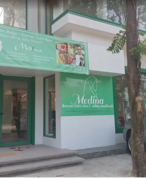 Suasana studio kursus tata rias Medina Studio Kursus di Citra Raya