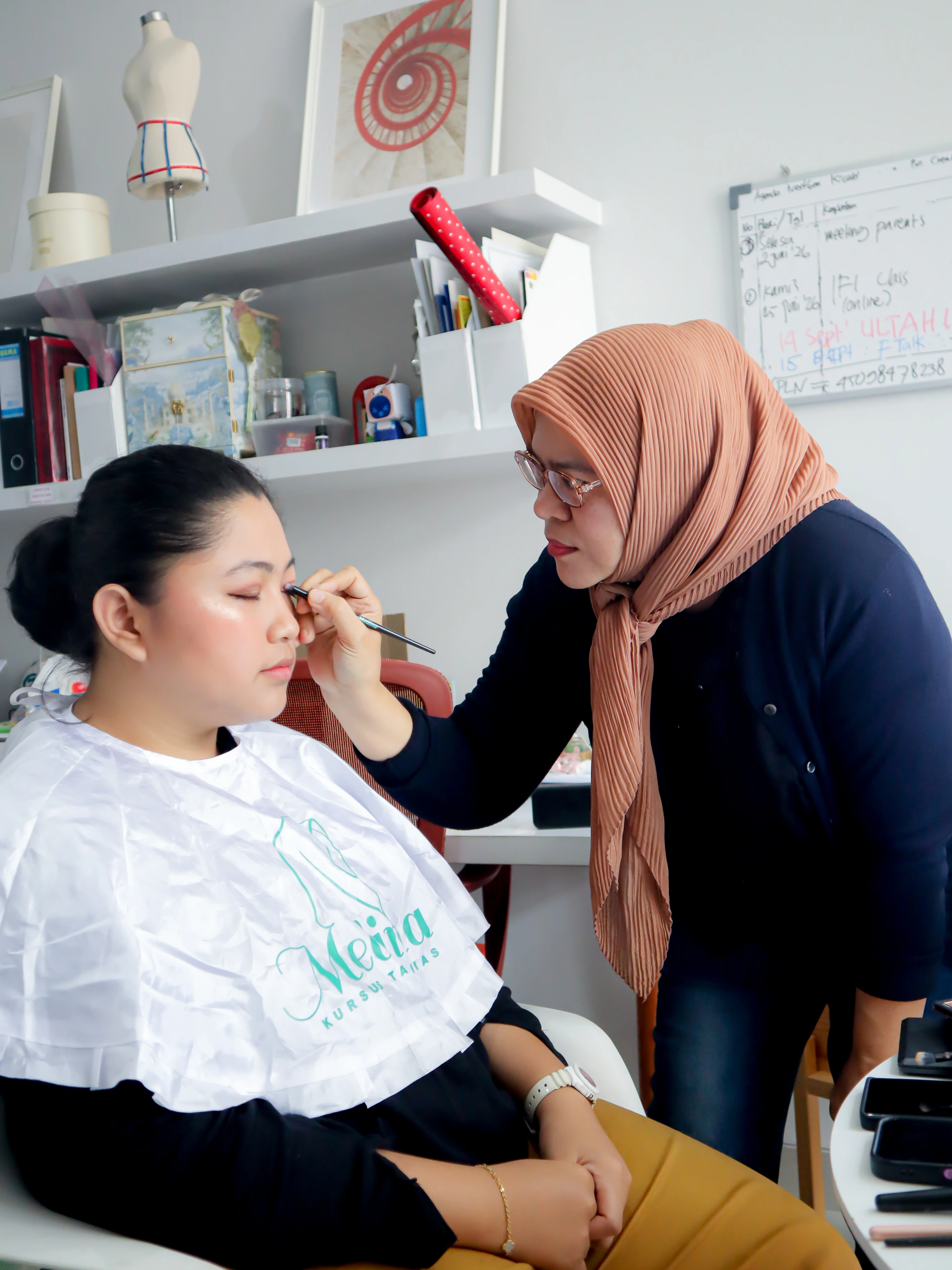 Suasana Open House kursus tata rias dan fashion design Medina Studio di BSD City