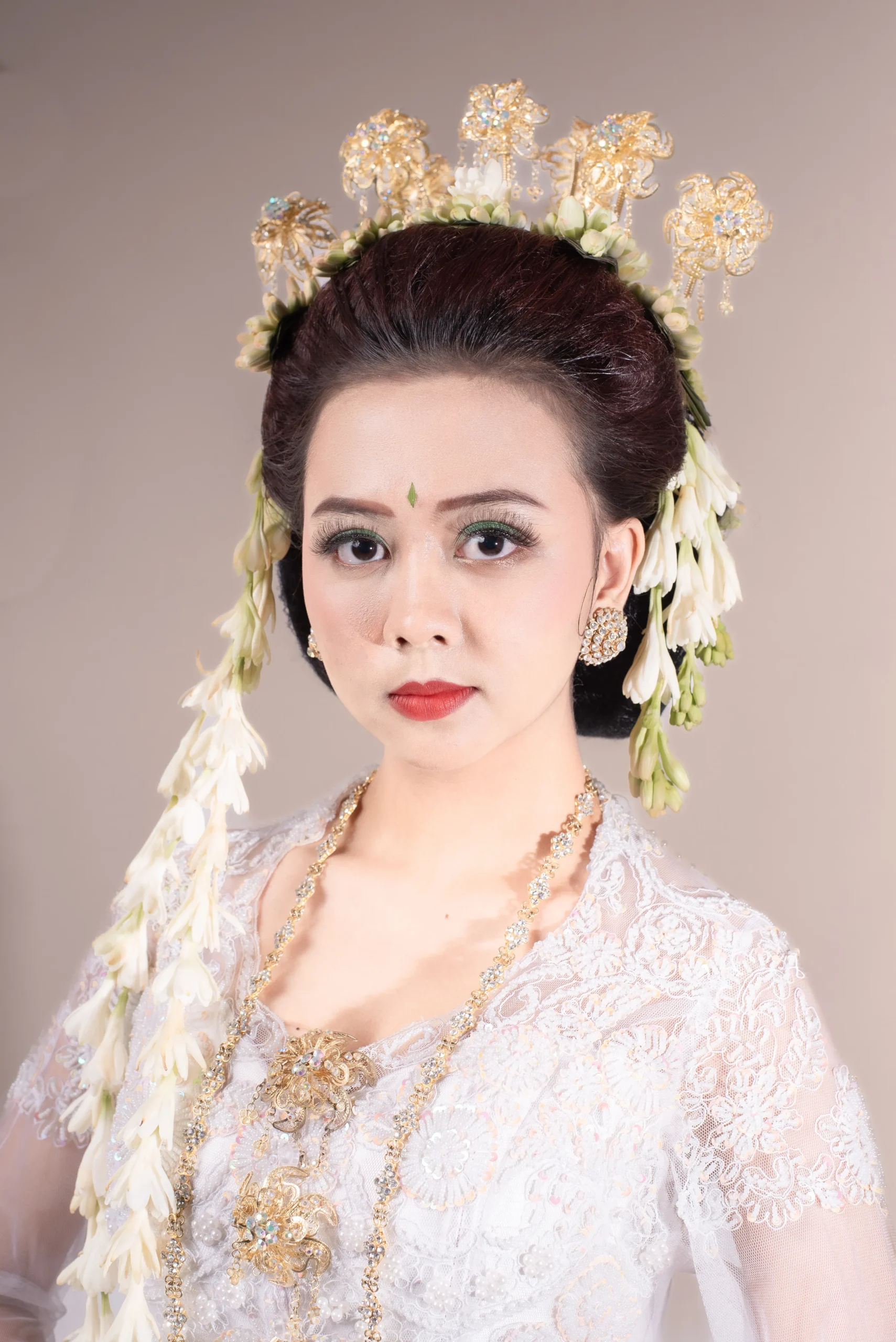 Pengantin Sunda Putri — Siger & Kebaya Klasik