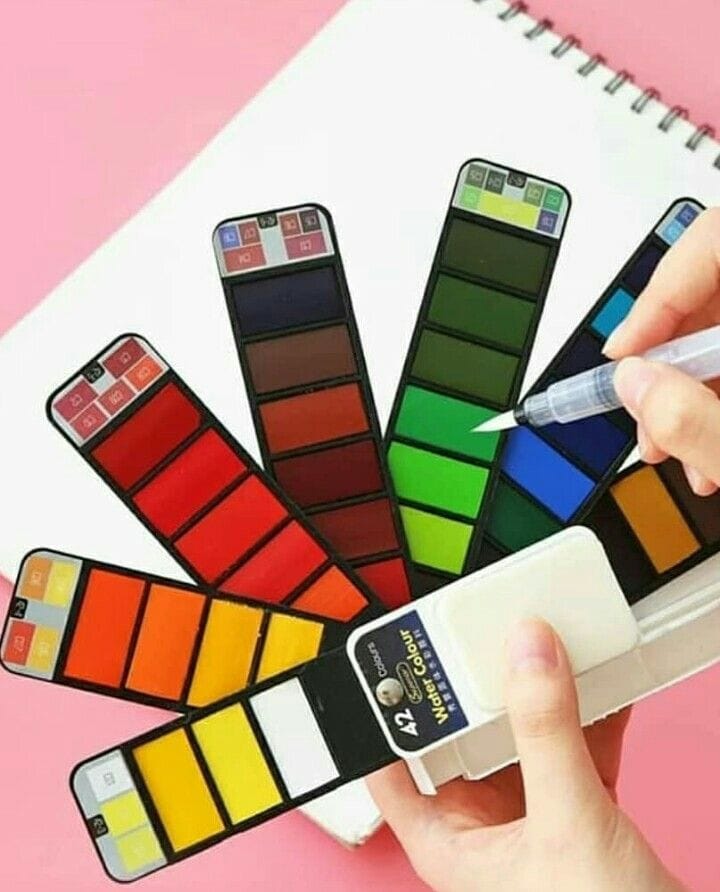 Marker dan pensil warna untuk rendering fashion